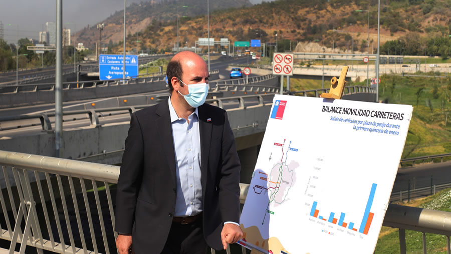 Subsecretario Cristóbal Leturia informa disminución de un 56% de movilidad en salidas de Santiago durante primera quincena de enero
