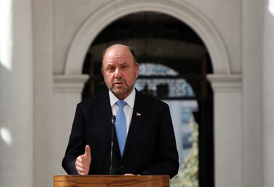 Ministro Alfredo Moreno anuncia “peaje a mil” y “3X1” para retorno de fin de semana largo
