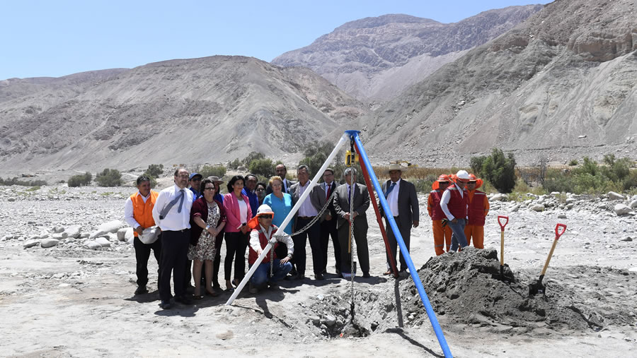 Mandataria pone primera piedra de Embalse Chironta: “Es la manera de que el progreso y el crecimiento de nuestra patria sean el de nuestros habitantes”