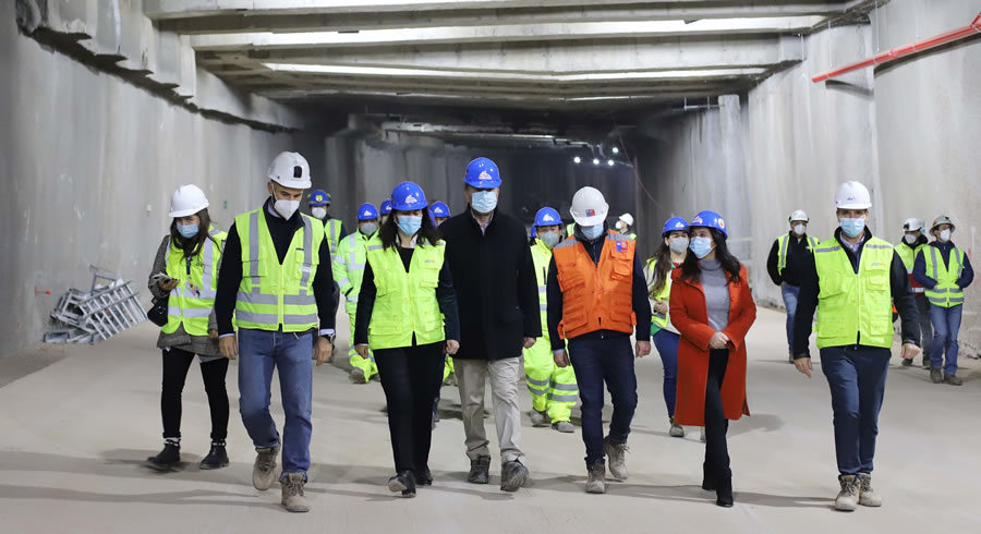 Ministro Moreno supervisa 80% de avance en construcción de nueva autopista Américo Vespucio Oriente I que entrará en operación el 2022