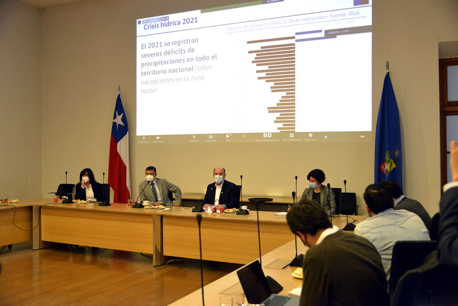 Ministro Moreno se reúne con universidades y les pide trabajar en conjunto en soluciones innovadoras para enfrentar la sequía