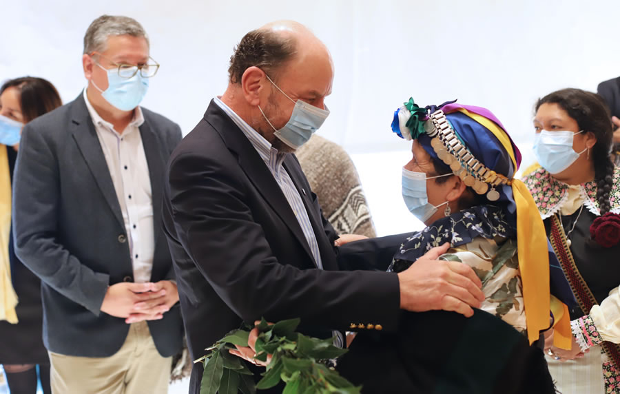Ministro Alfredo Moreno recibe reconocimiento por su destacado aporte al diálogo y la convivencia en La Araucanía