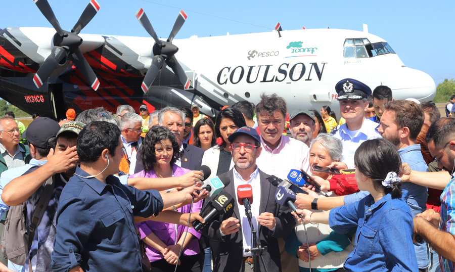 Ministro García encabeza reapertura de pista del aeródromo María Dolores en Los Ángeles para operaciones de extinción de incendios forestales