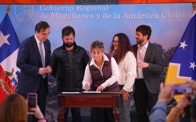 Presidente Boric encabeza firma de convenio entre el MOP y el Gobierno Regional de Magallanes para invertir 390 mil millones de pesos en la zona