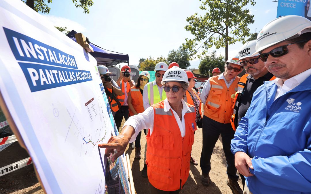 Ministra López supervisa instalación de más de 16 kilómetros de pantallas acústicas para mitigar ruido en autopista Vespucio Sur