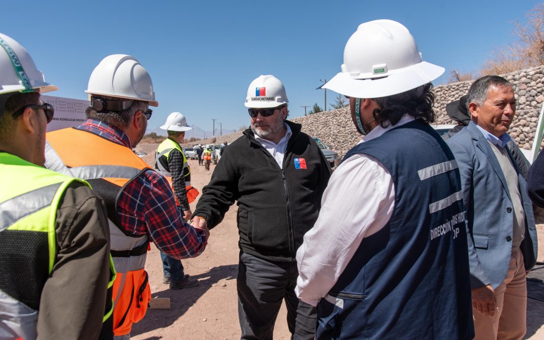 Subsecretario de Obras Públicas inaugura trabajos de infraestructura hídrica y de saneamiento por 6 mil millones de pesos en San Pedro de Atacama