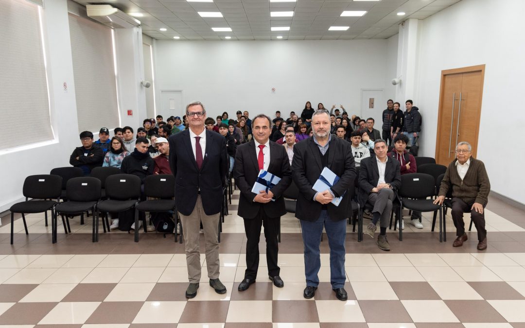 Subsecretario MOP y Director de Vialidad revelan los avances del Puente de Chacao a las carreras de Ingeniería en la Universidad Central
