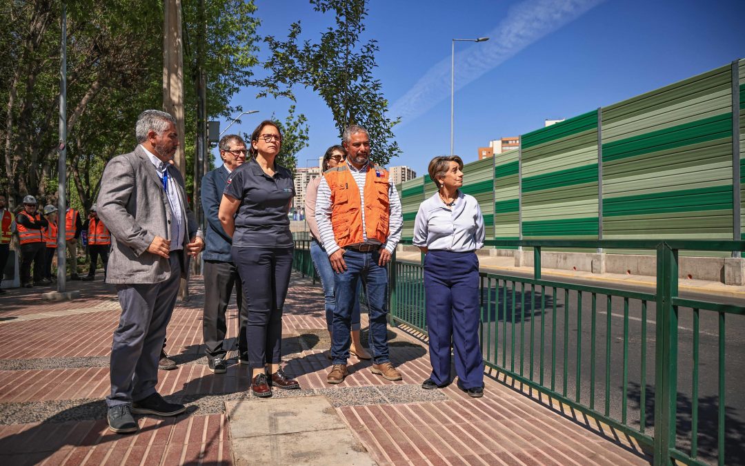 MOP completa instalación de más de 10 km de pantallas acústicas para mitigar ruido en autopista Vespucio Sur