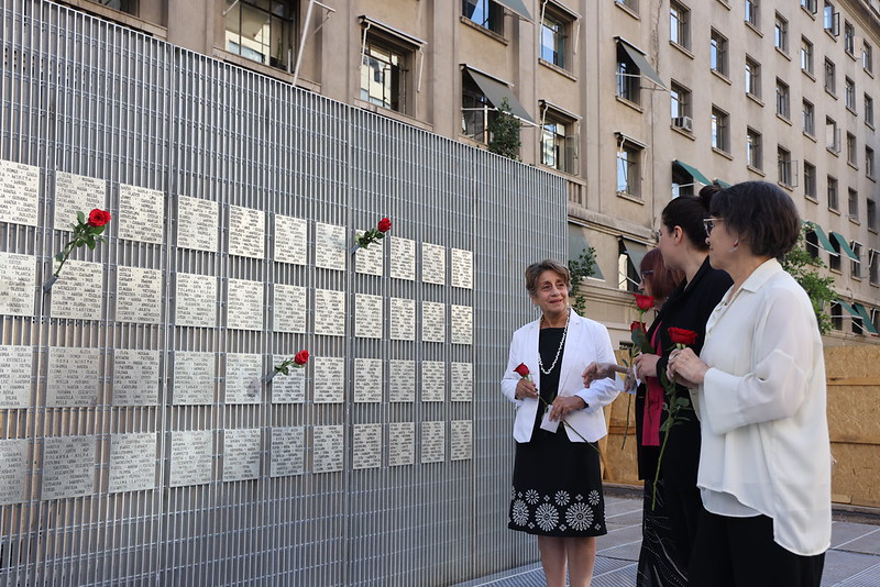 Autoridades visitan obras de “Mujeres en la Memoria”, memorial que recuerda a detenidas desaparecidas y ejecutadas políticas