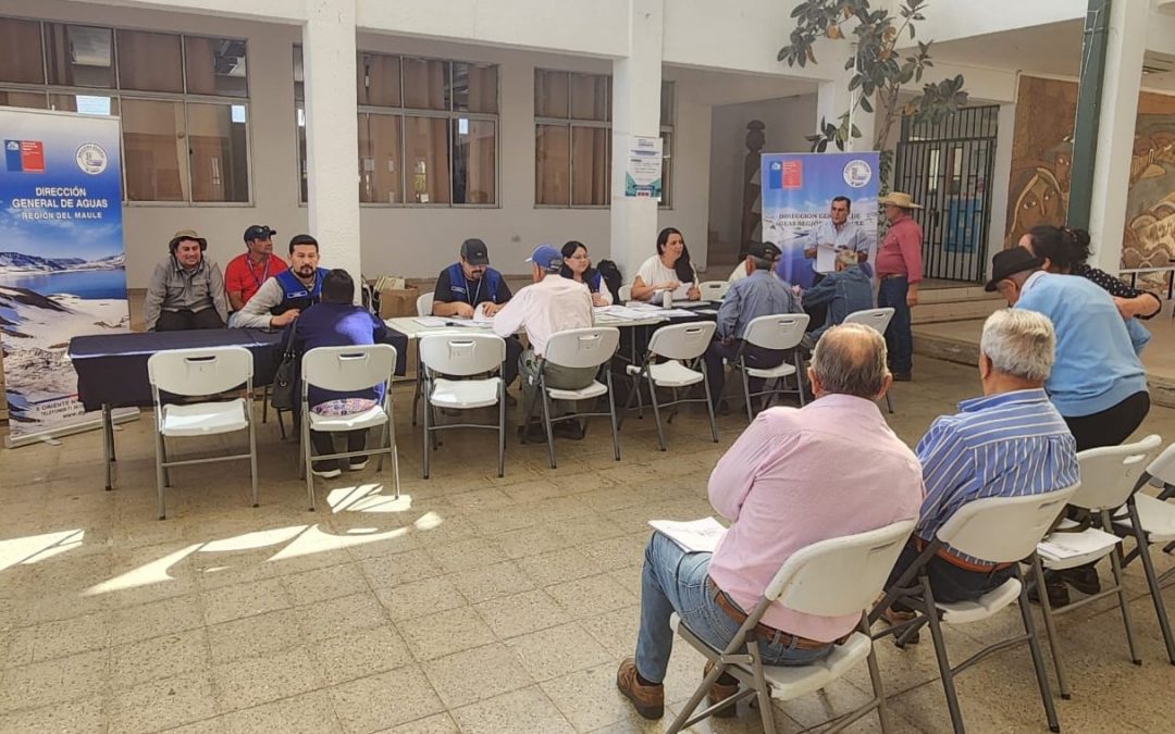 Campaña “Sigue la corriente del agua y utilízala en regla” continúa en verano con atención a usuarias y usuarios de agua en terreno