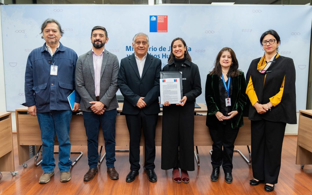 Subsecretarías de Derechos Humanos y Obras Públicas firman convenio para avanzar en el cumplimiento del Plan Nacional de Búsqueda de Verdad y Justicia