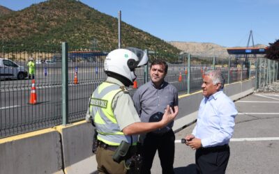 Fin de semana largo: MOP estima que más de 450 mil vehículos saldrán por las autopistas de Santiago y 272 mil pasajeros por el aeropuerto