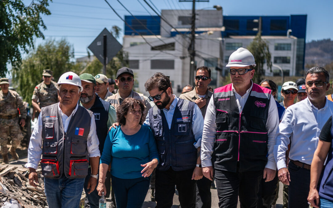 Presidente de la República recorre zonas afectadas de Penco: «El Gobierno está enteramente desplegado»