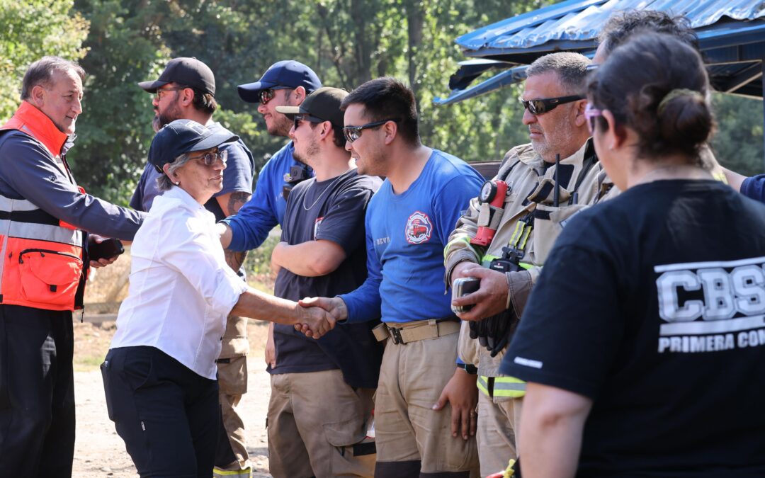Ministra López, enlace del Gobierno en La Araucanía, anuncia alerta roja en Angol por incendios forestales