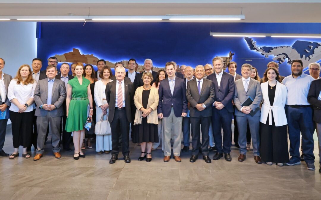 Ministra de Obras Públicas y su par de Transportes realizan balance y proyecciones de su sector en el CPI