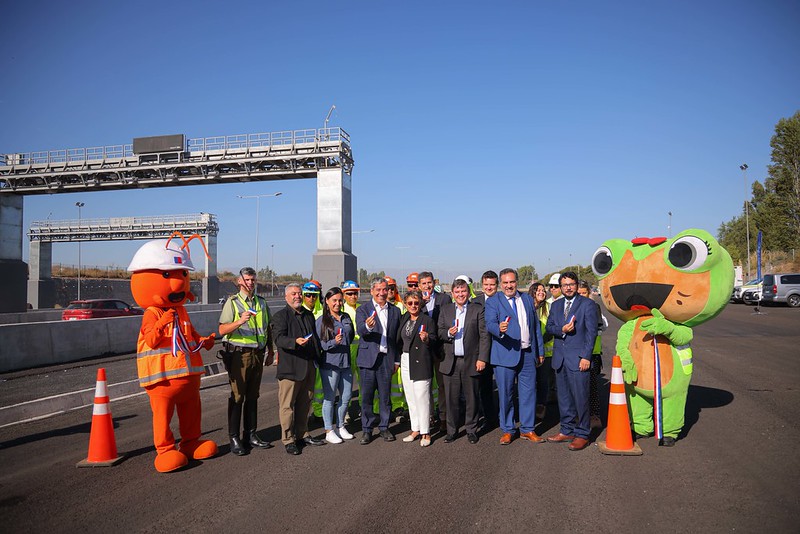 MOP inaugura puesta en marcha de nuevo sistema Free Flow en Acceso Sur eliminando barreras de peaje en entradas y salidas a la Región Metropolitana