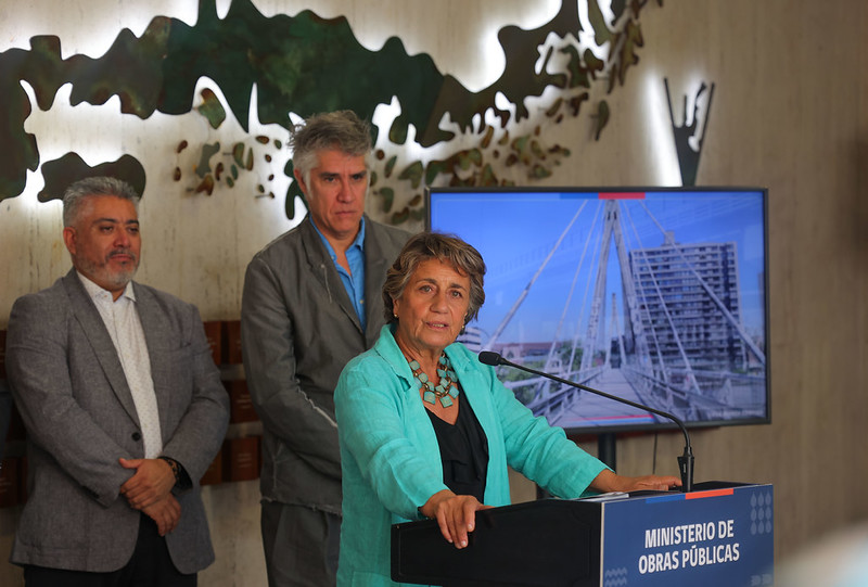 Comité de expertos entrega a la ministra del MOP libro con principales lineamientos para el programa Santiago Buen Vecino