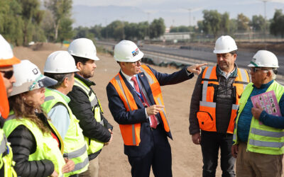 Operación invernal MOP: Ministro Arrau  supervisa obras preventivas en el Canal Santa Corina de Pudahuel