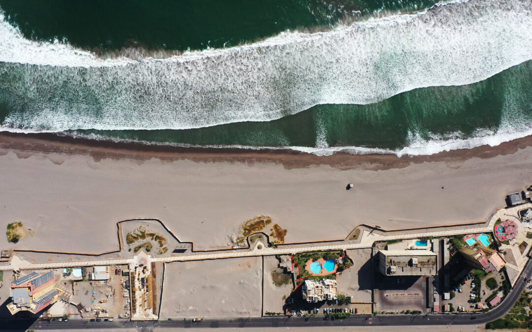 Biministro De Grange visita fase final de construcción de nuevo borde costero entre las playas Chinchorro y Las Machas en Arica