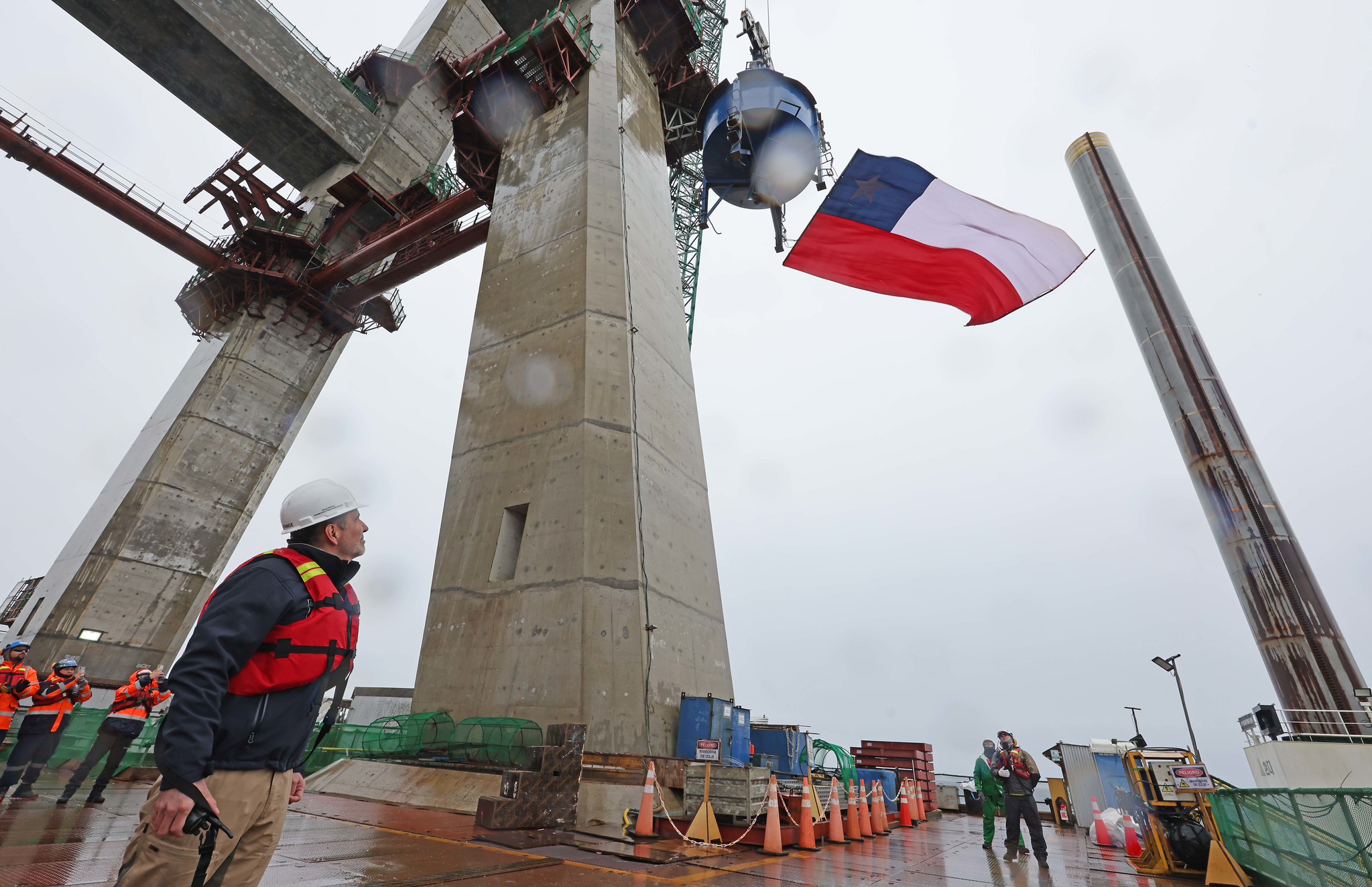 Puente Chacao alcanza un nuevo hito: finaliza la construcción de sus pilares con el hormigonado de la Pila Central
