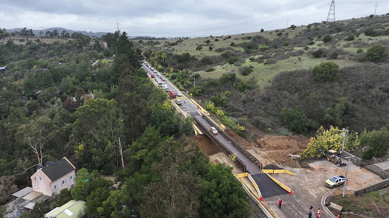 En solo seis días de trabajo, MOP y Ejército restablecen la conectividad entre Zapallar y Catapilco con puente mecano