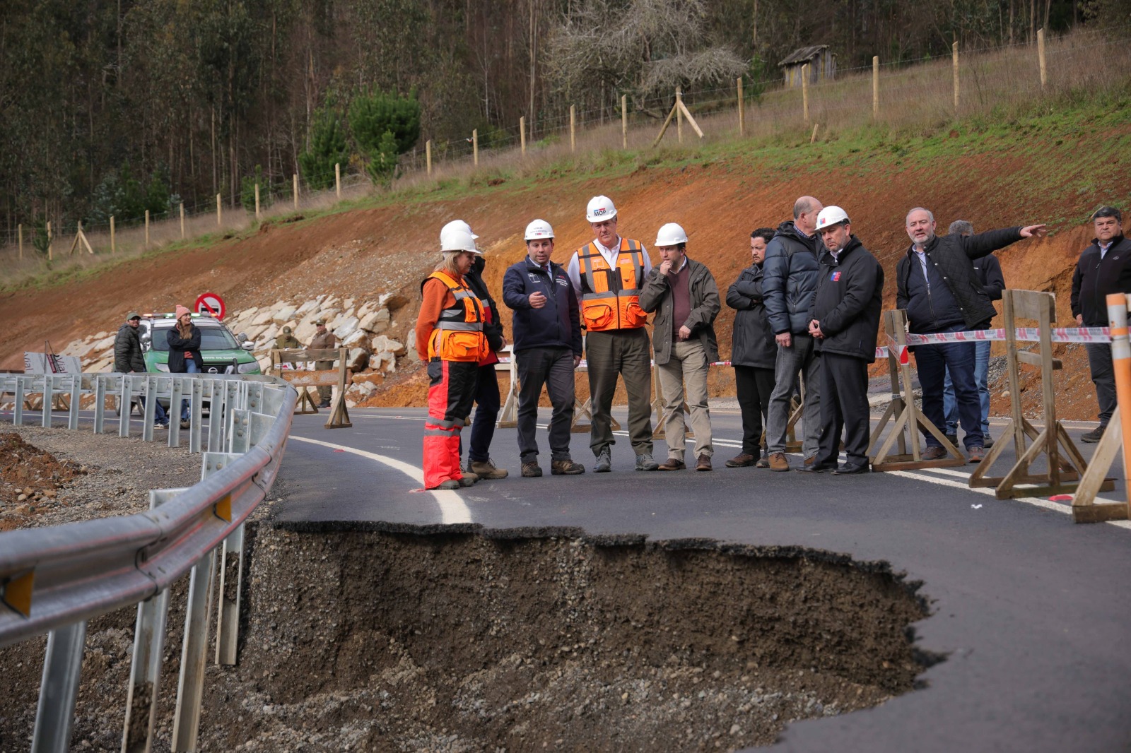 MOP aborda solución en socavón de Ruta Pitrufquén – Toltén