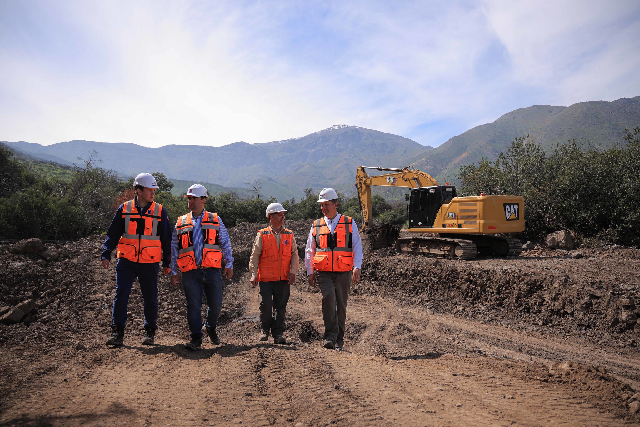 MOP ya ha retirado 7 mil metros cúbicos de material de la Quebrada Honda tras aluvión en San Carlos de Apoquindo