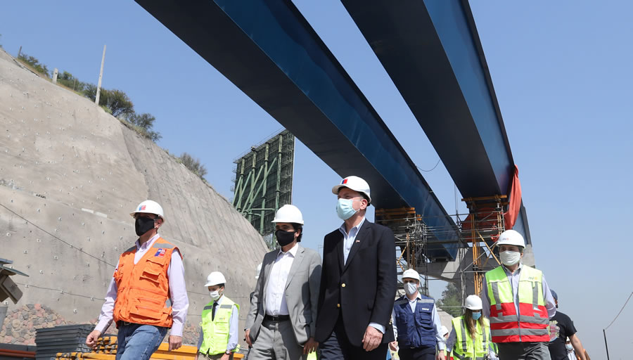Ministros Moreno y Briones supervisan avances en construcción de nueva autopista Américo Vespucio Oriente I