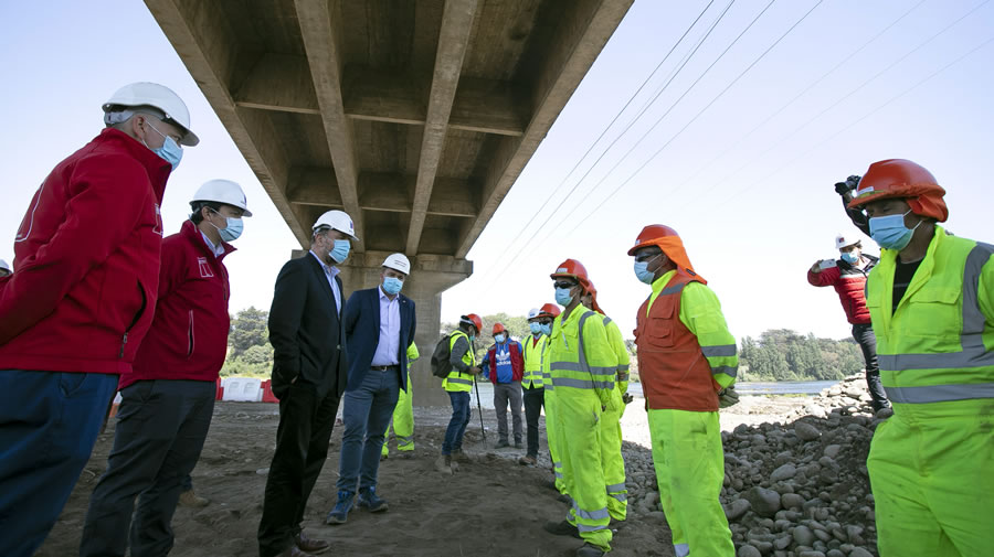 Ministro Moreno supervisa avances del mejoramiento de la Ruta Nahuelbuta, obra que generará hasta 1.200 empleos mensuales