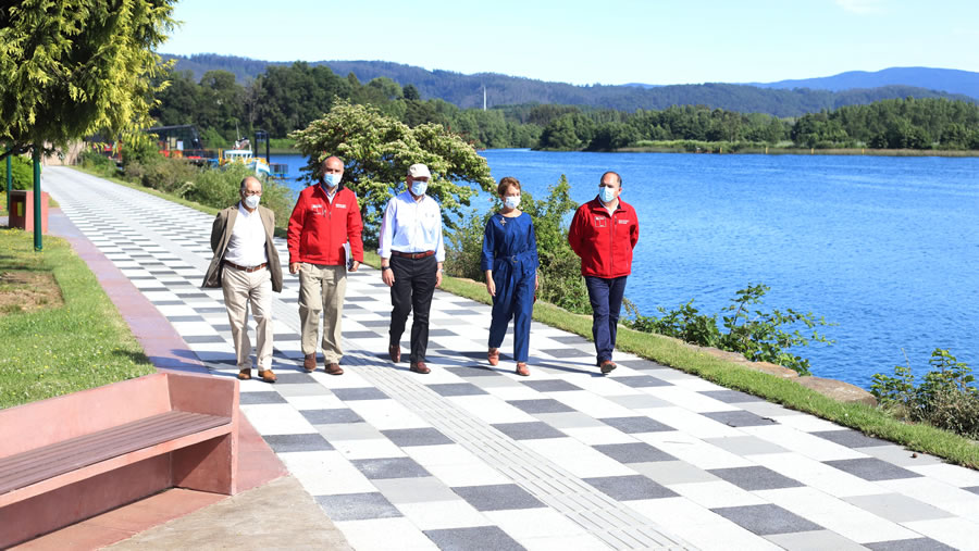 Ministro Moreno inaugura nueva etapa de la Costanera de Valdivia y anuncia que ya se firmó la adjudicación para la reparación definitiva del Puente Cau Cau