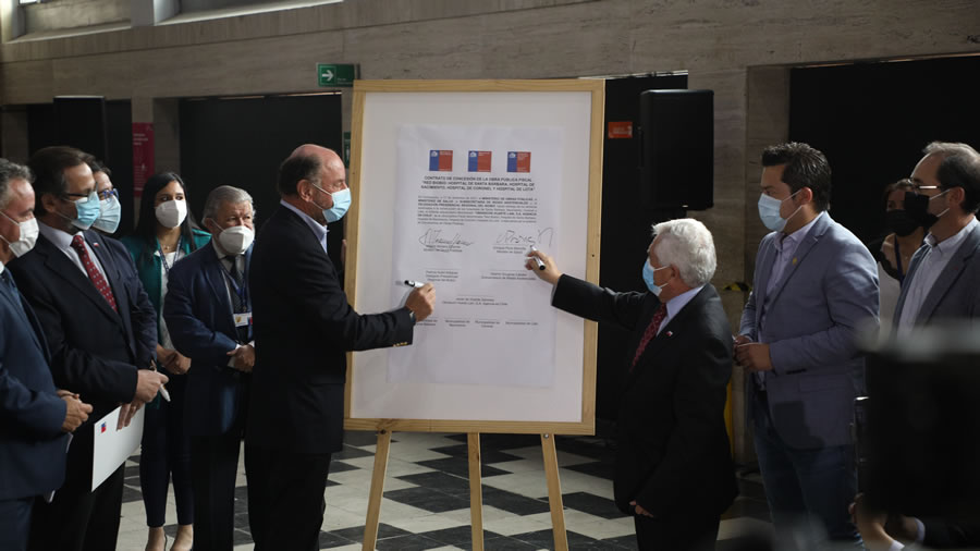 Ministros Moreno y Paris entregan los terrenos para la construcción de la Red de Hospitales Biobío que beneficiará a más de 400 mil personas