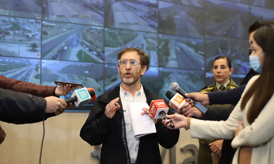 Ministro García da a conocer balance de masiva salida vehicular de la RM por fin de semana largo