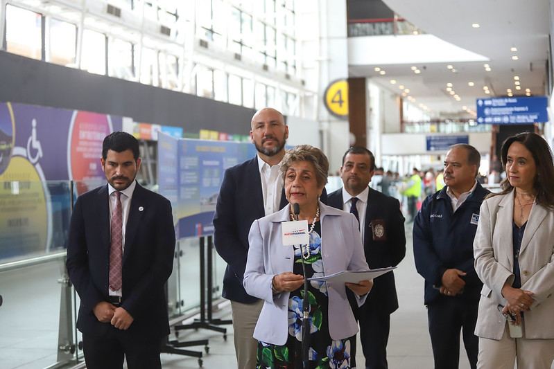Ministra de Obras Públicas informa que más de 430 mil personas viajarán por el Aeropuerto de Santiago durante el fin de semana largo de Año Nuevo