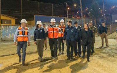 Presidente Gabriel Boric supervisó el inicio de las faenas nocturnas de remoción de escombros liderada por el MOP